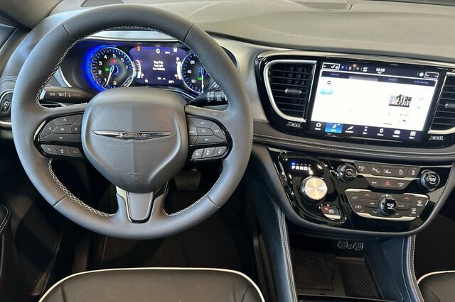 New 2025 Chrysler Pacifica Limited AWD/4WD image 11
