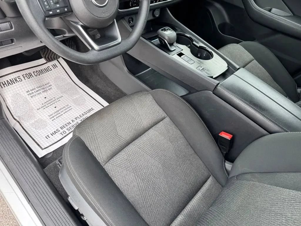 Used 2024 Nissan Rogue SV FWD image 10