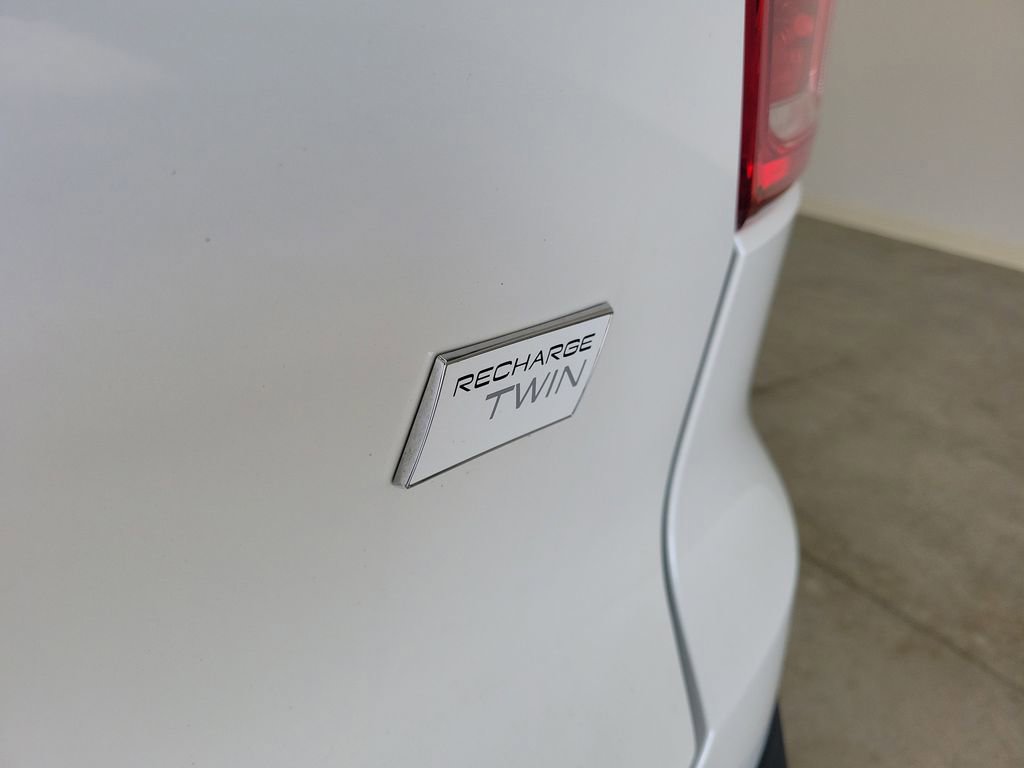 Used 2022 Volvo XC40 P8 Recharge Plus AWD/4WD image 8