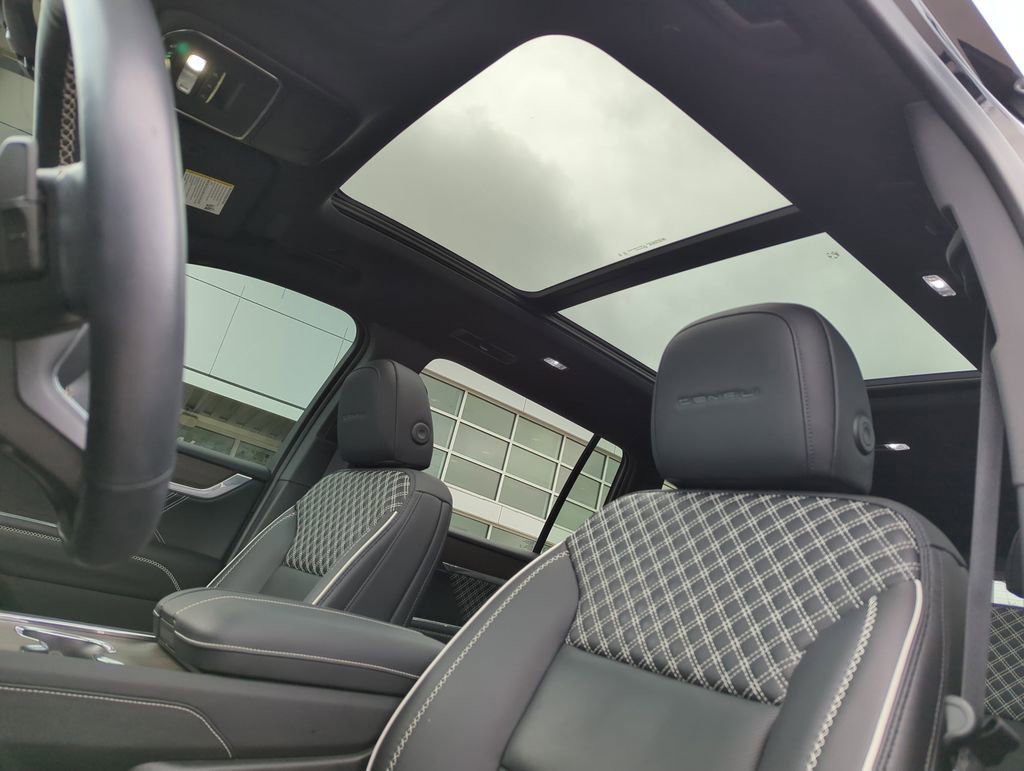 Used 2025 GMC Acadia Denali w/ Super Cruise Package AWD/4WD image 29