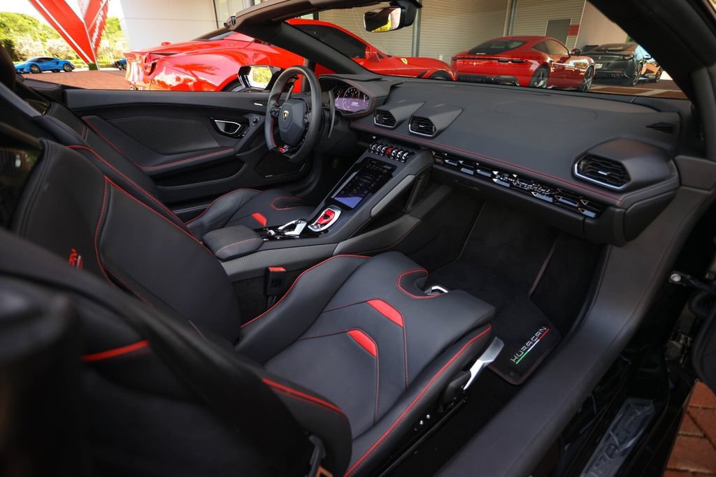 Used 2020 Lamborghini Huracan EVO RWD image 51