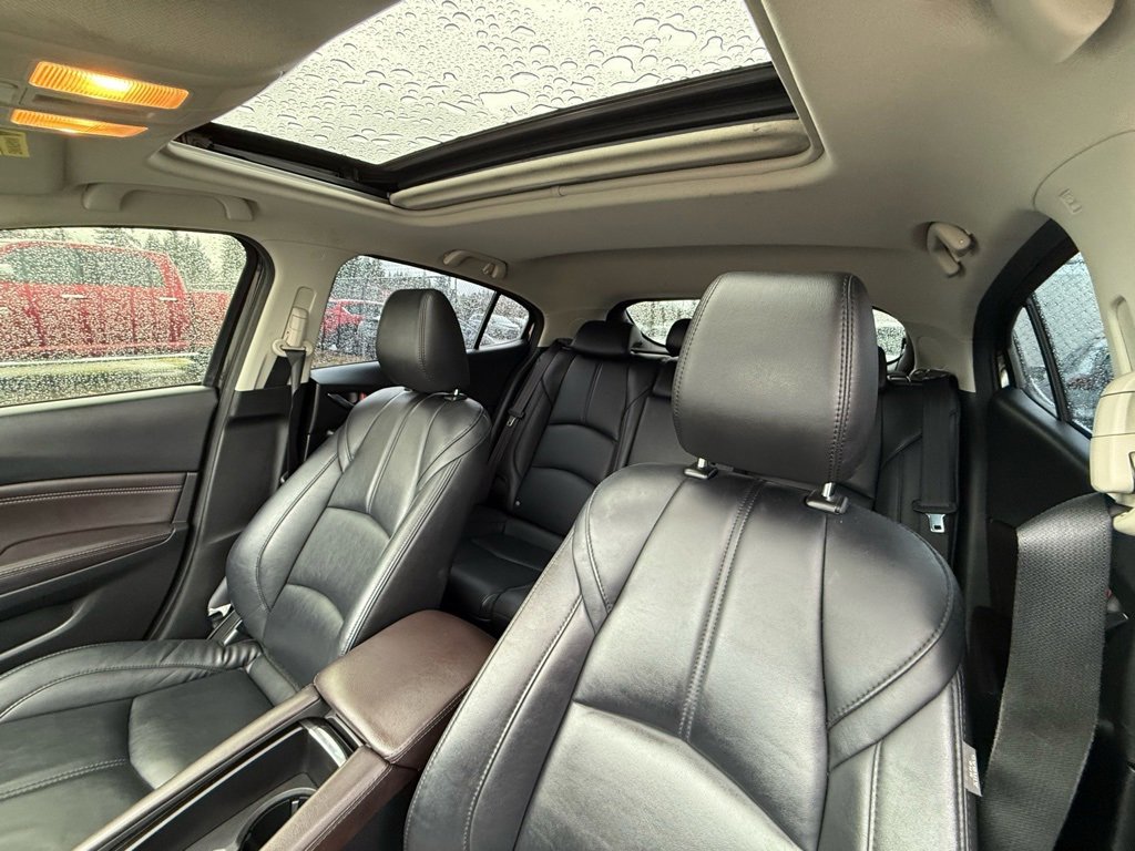 Used 2018 MAZDA MAZDA3 Touring image 9