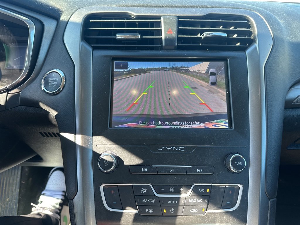 Used 2020 Ford Fusion SE image 11