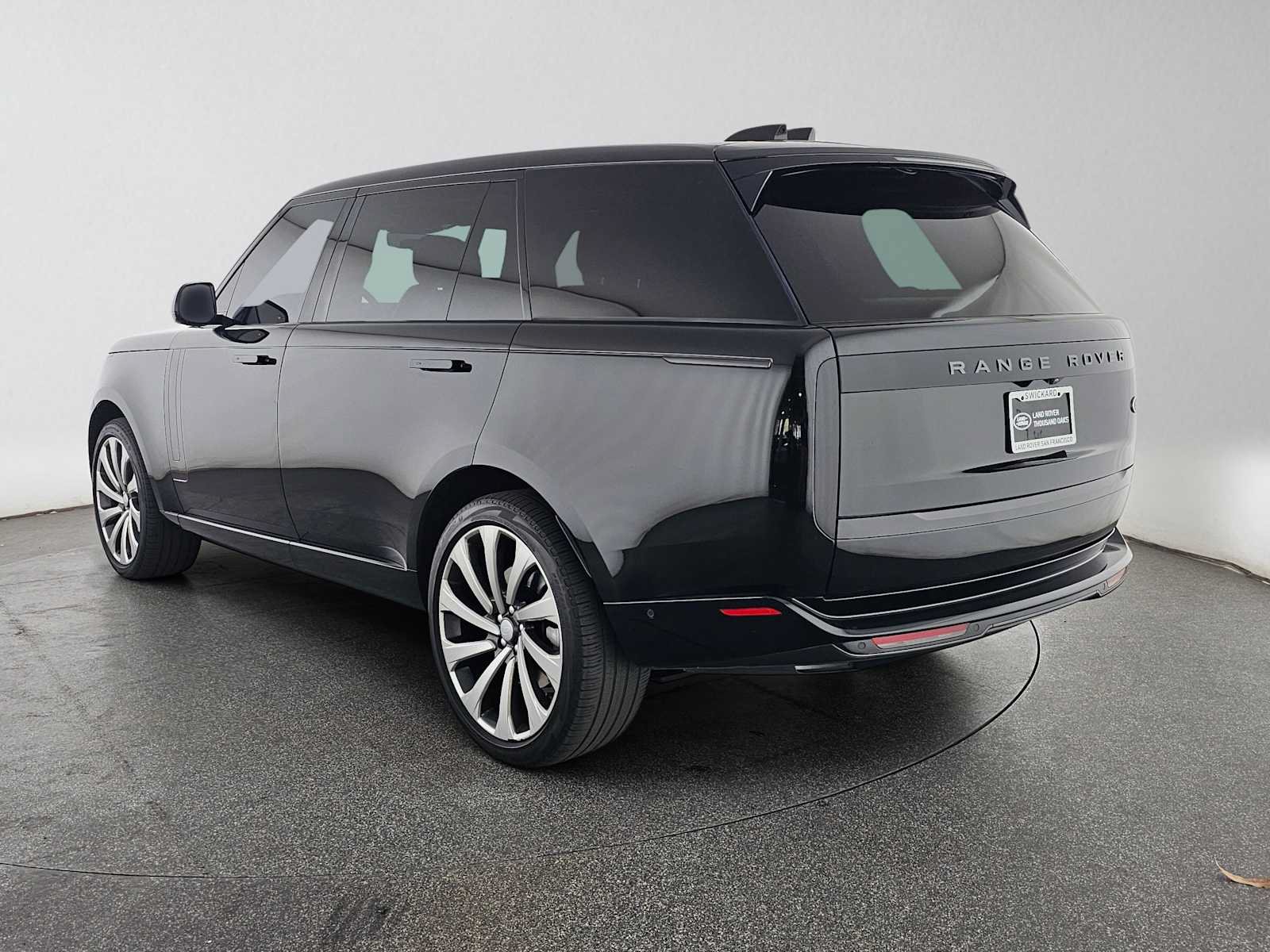 Used 2023 Land Rover Range Rover Long Wheelbase SE AWD/4WD image 3