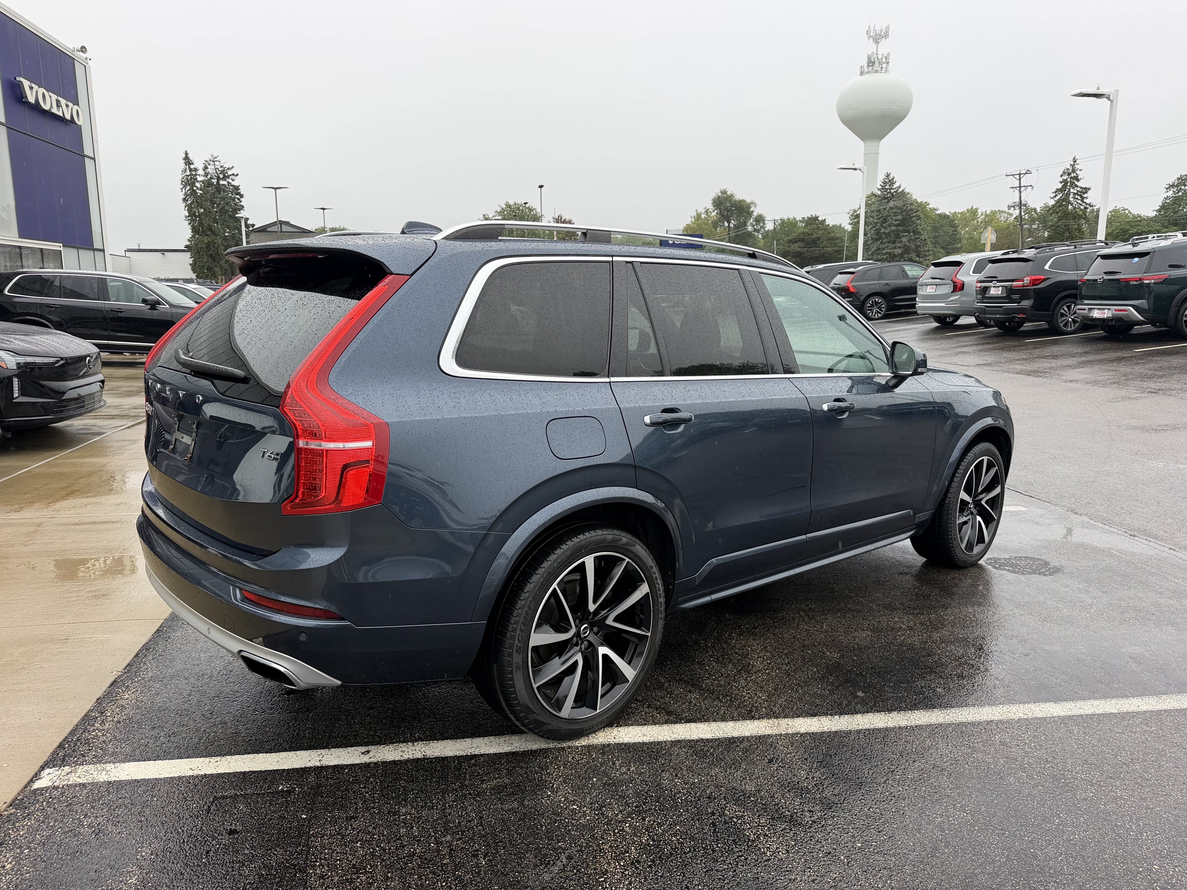Used 2019 Volvo XC90 T6 Momentum w/ Protection Package AWD/4WD image 4