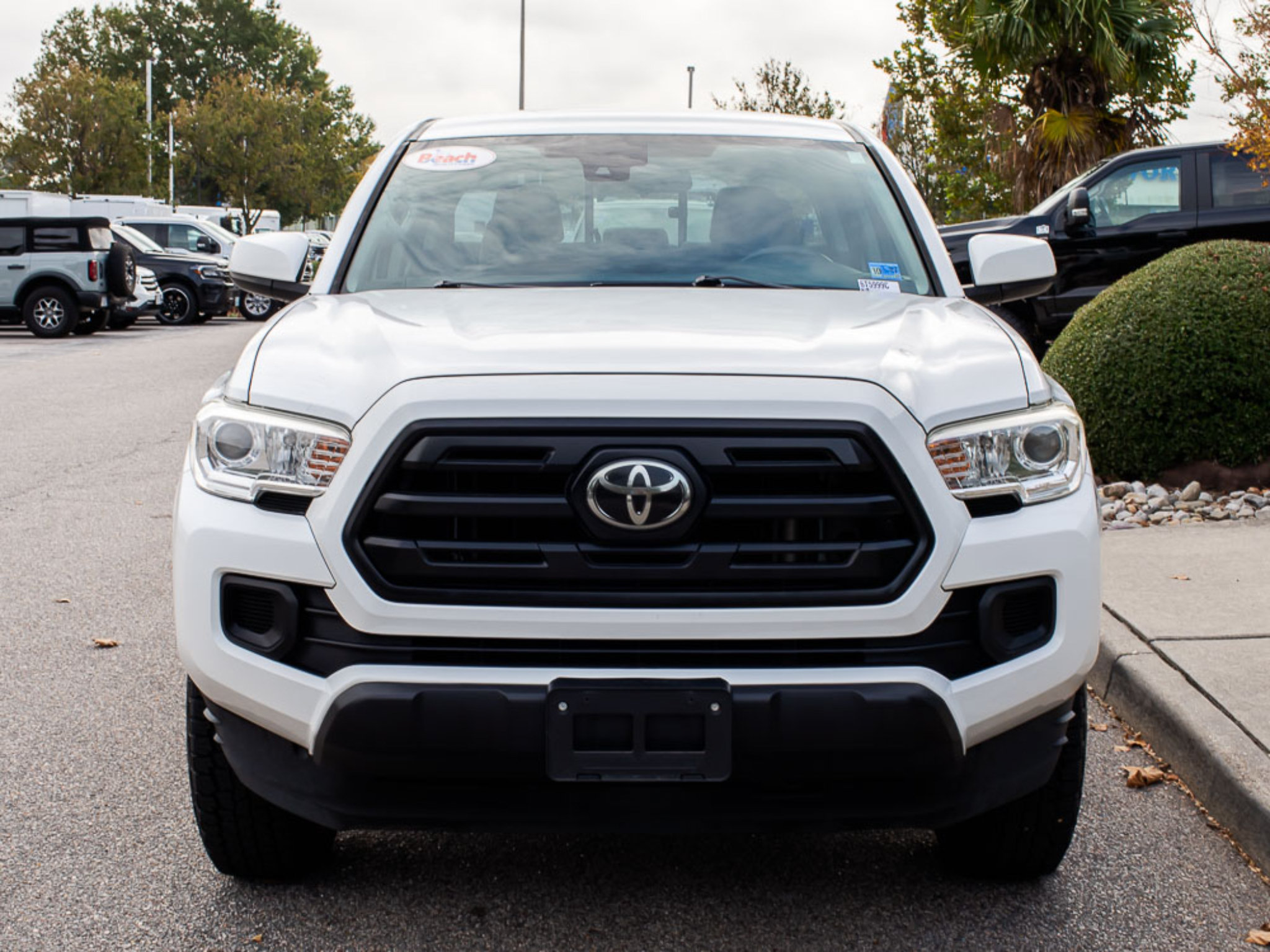 Used 2018 Toyota Tacoma SR RWD image 2