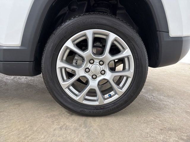 Used 2023 Jeep Compass Latitude image 10