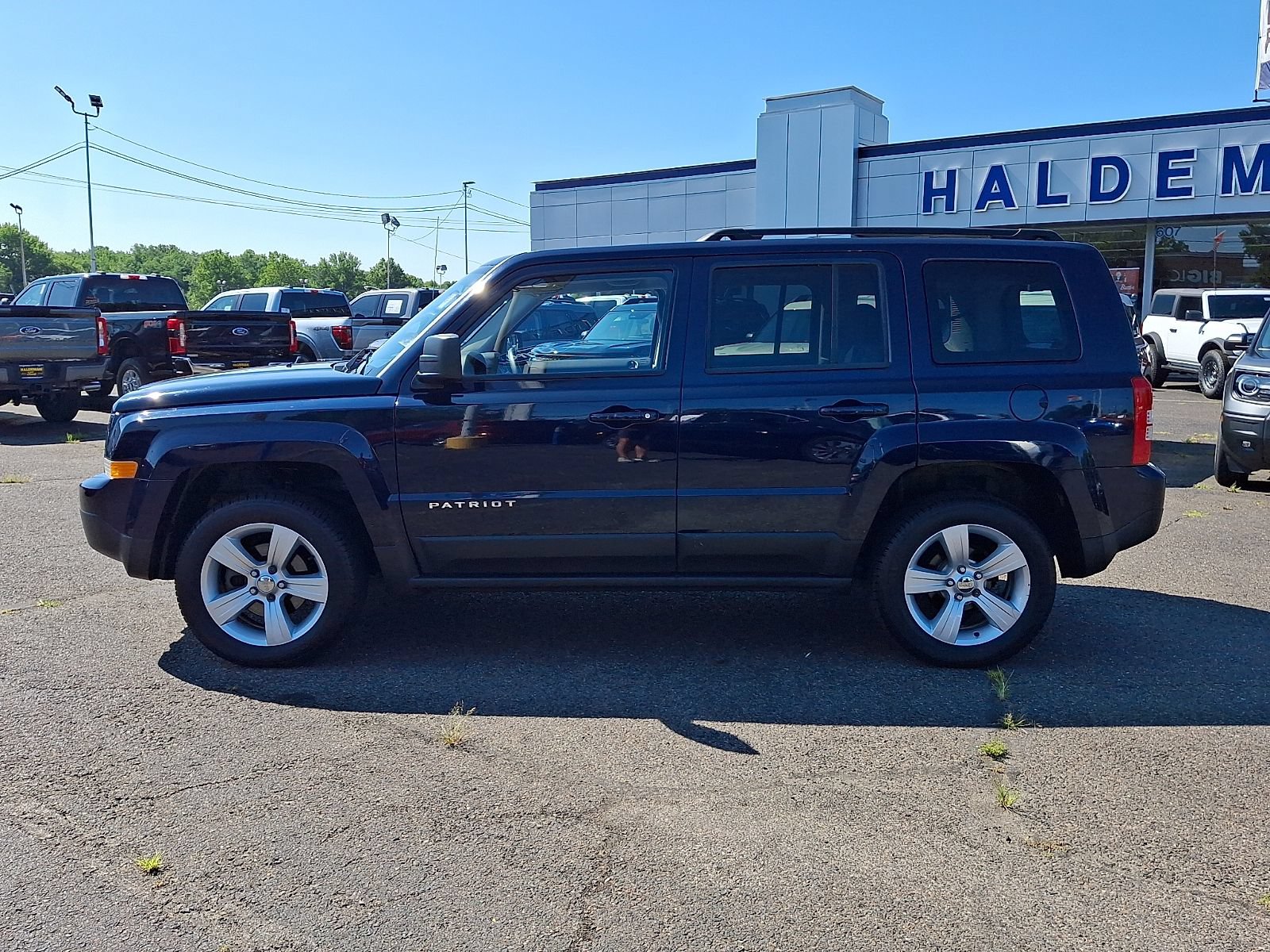 Used 2015 Jeep Patriot Latitude w/ Sun/Sound Group AWD/4WD image 4
