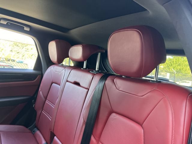 Used 2022 Porsche Cayenne AWD/4WD image 19