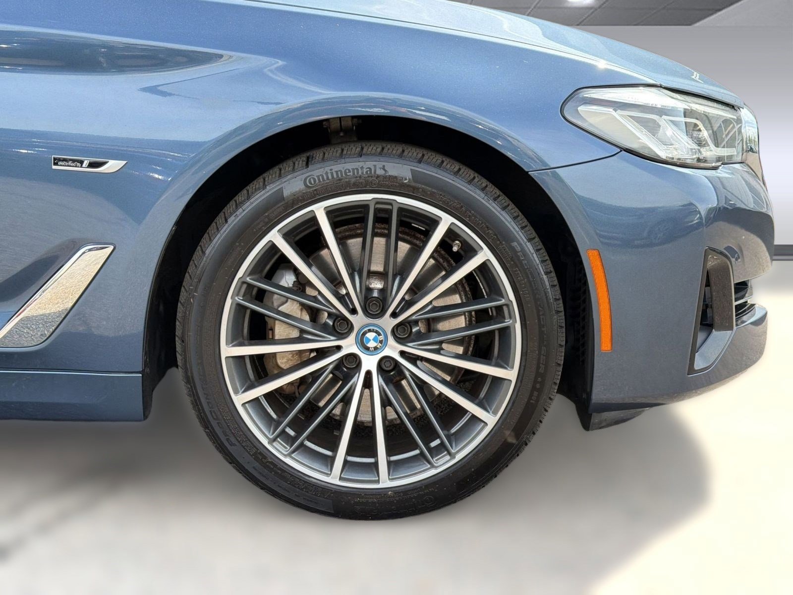 Certified 2023 BMW 530e xDrive w/ Convenience Package image 12