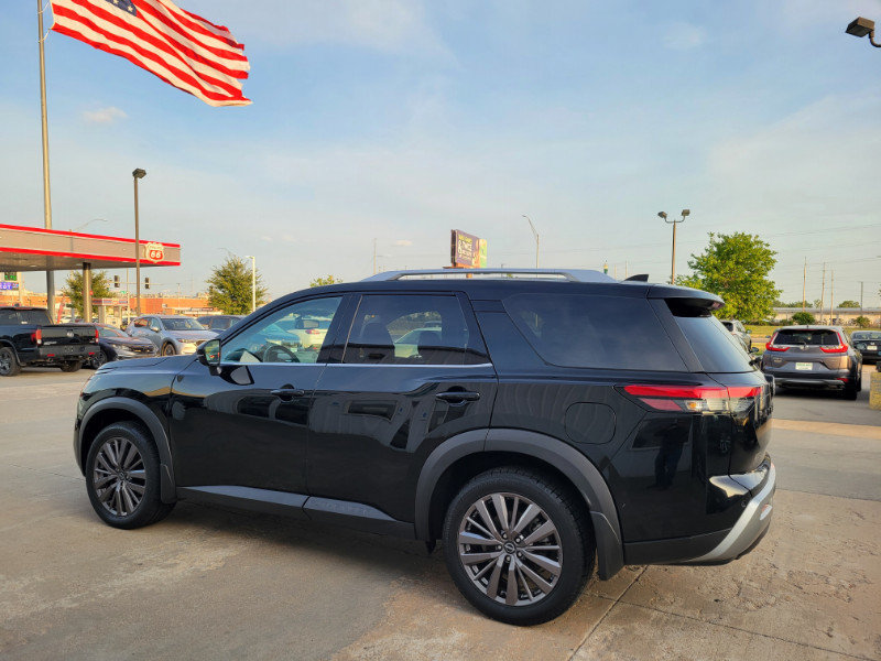 Used 2022 Nissan Pathfinder SL w/ SL Premium Package FWD image 5