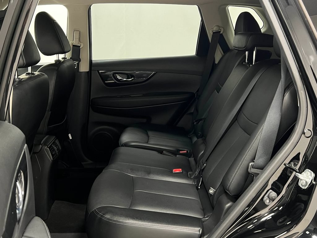 Used 2018 Nissan Rogue SL w/ Premium Package FWD image 31