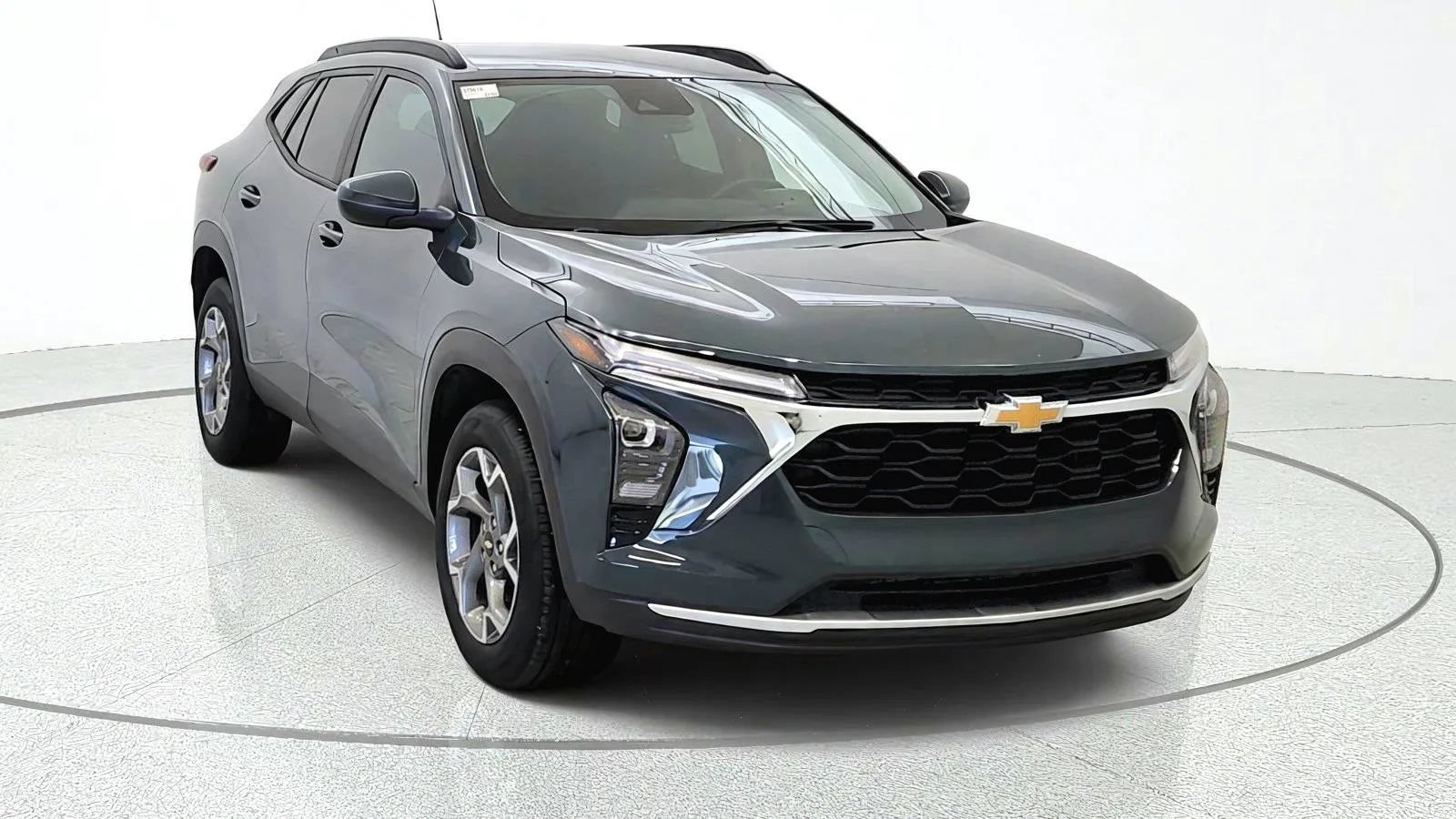 Used 2025 Chevrolet Trax LT w/ Driver Confidence Package FWD image 2