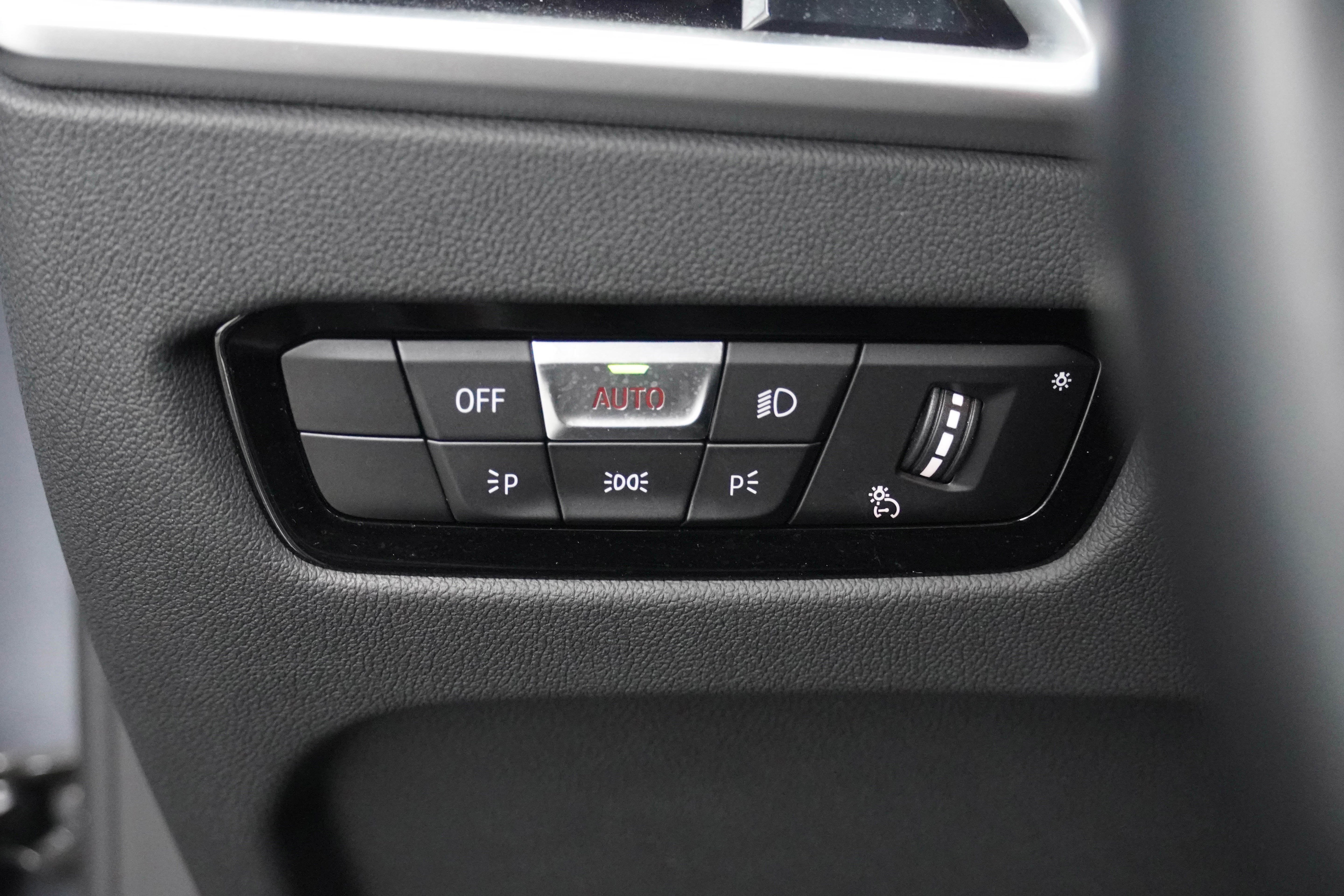 Used 2025 BMW M2 w/ Lighting Package image 17