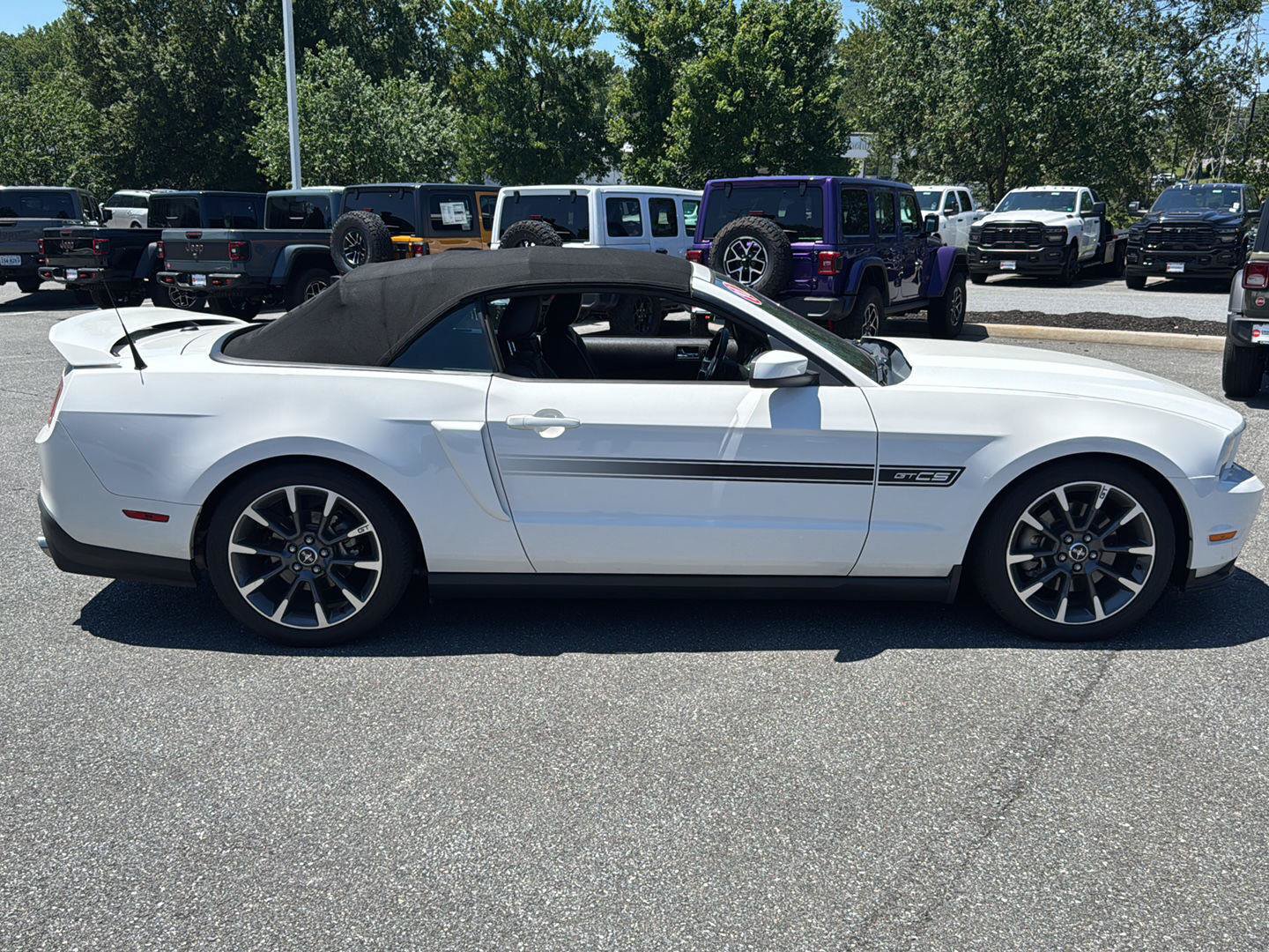 Used 2011 Ford Mustang GT Premium w/ Electronics Pkg RWD image 6