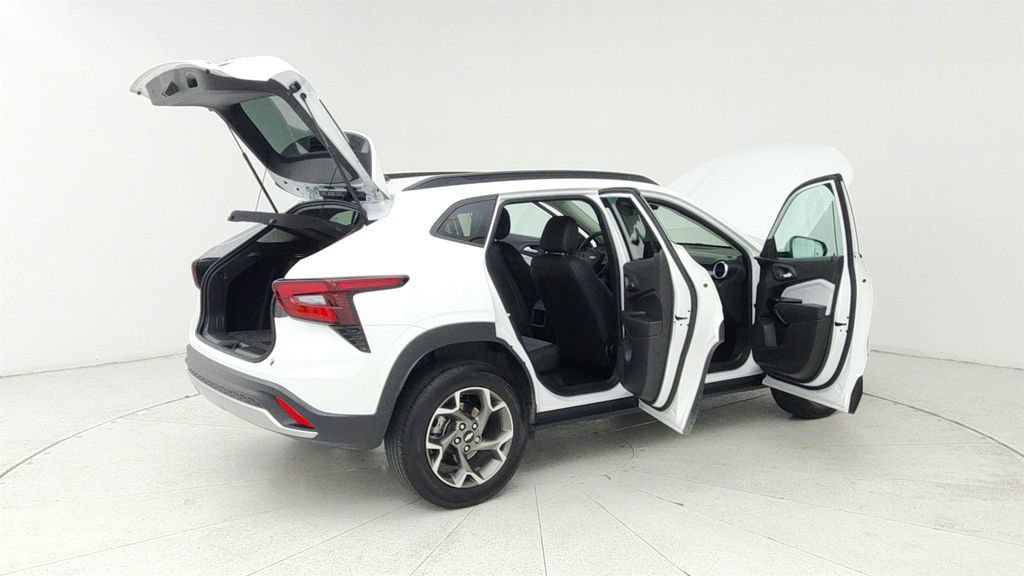 Certified 2025 Chevrolet Trax LT FWD image 12