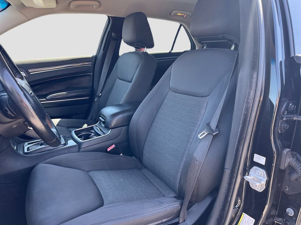 Used 2020 Chrysler 300 Touring w/ Sport Appearance Package RWD image 19