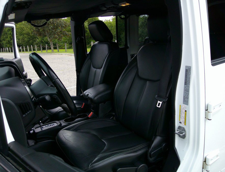 Used 2018 Jeep Wrangler Unlimited Sahara AWD/4WD image 5