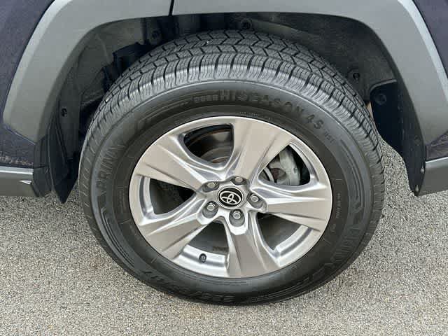 Used 2022 Toyota RAV4 XLE w/ Convenience Package AWD/4WD image 5