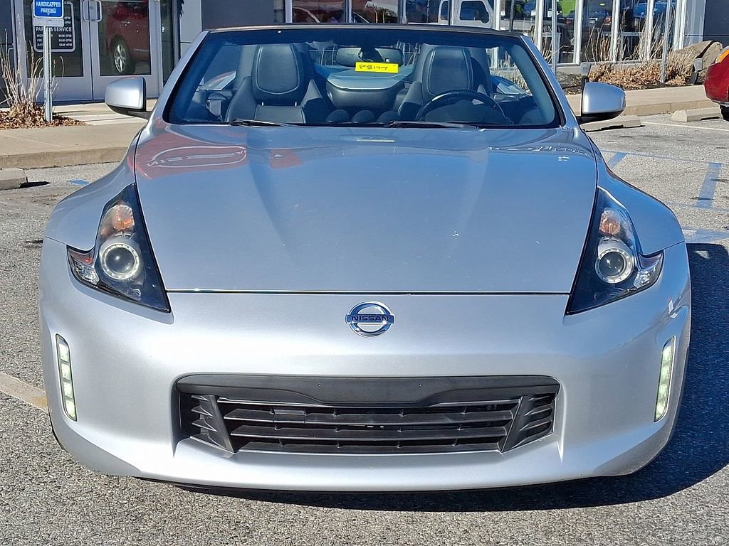 Used 2018 Nissan 370Z Touring Sport image 2