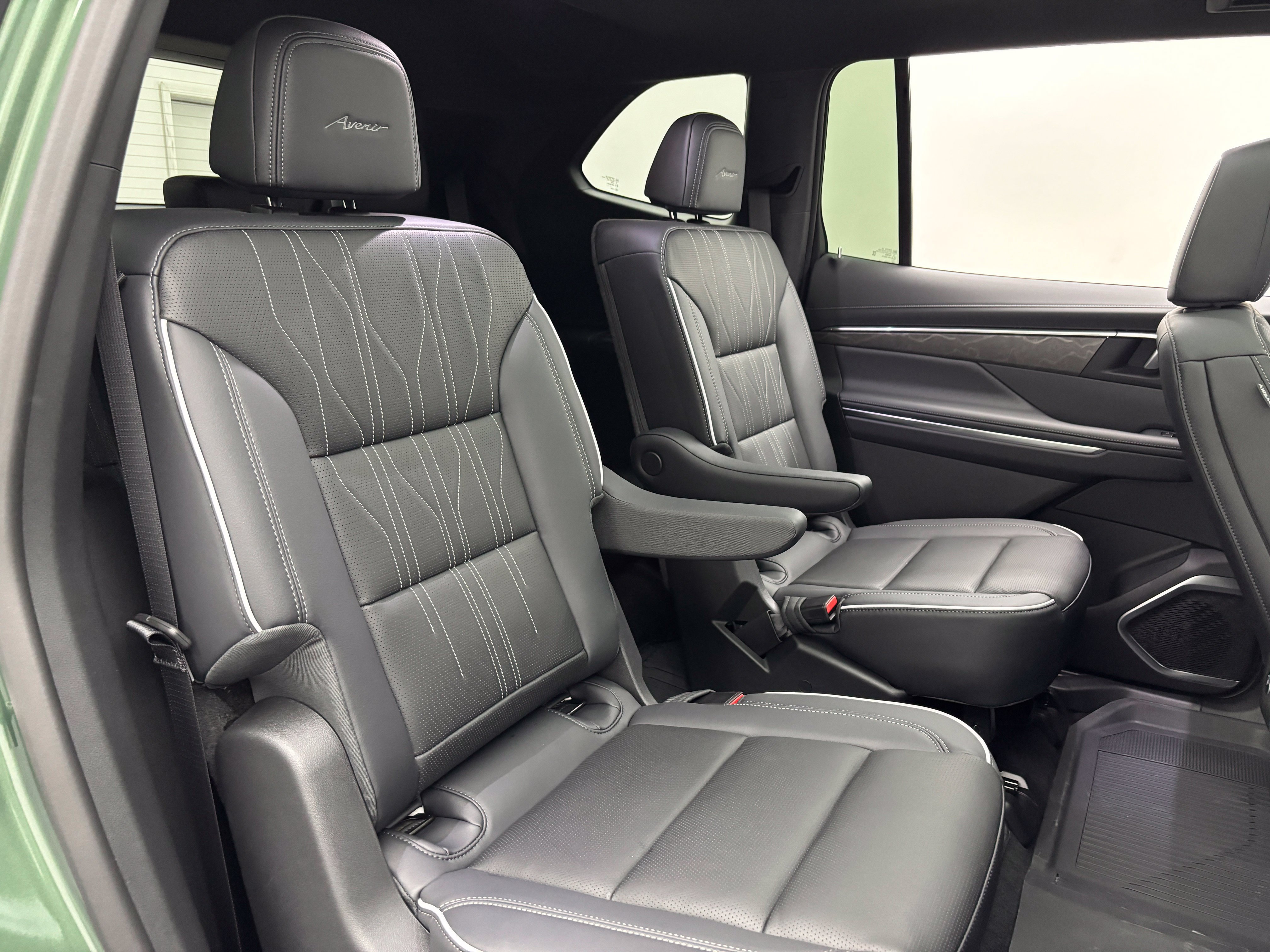 New 2027 Buick Enclave Avenir w/ LPO, Floor Liner Package AWD/4WD image 44