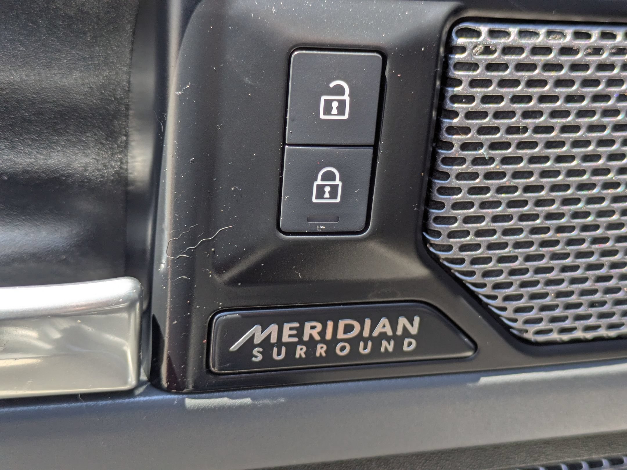Used 2023 Land Rover Defender 110 X-Dynamic SE AWD/4WD image 12