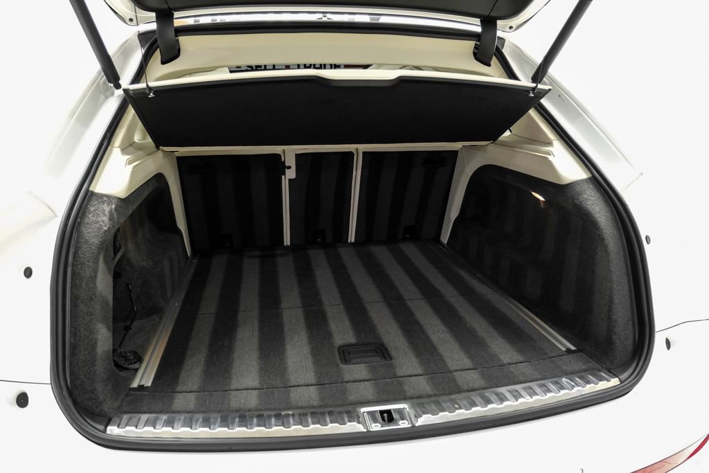 Used 2024 Bentley Bentayga AWD/4WD image 63