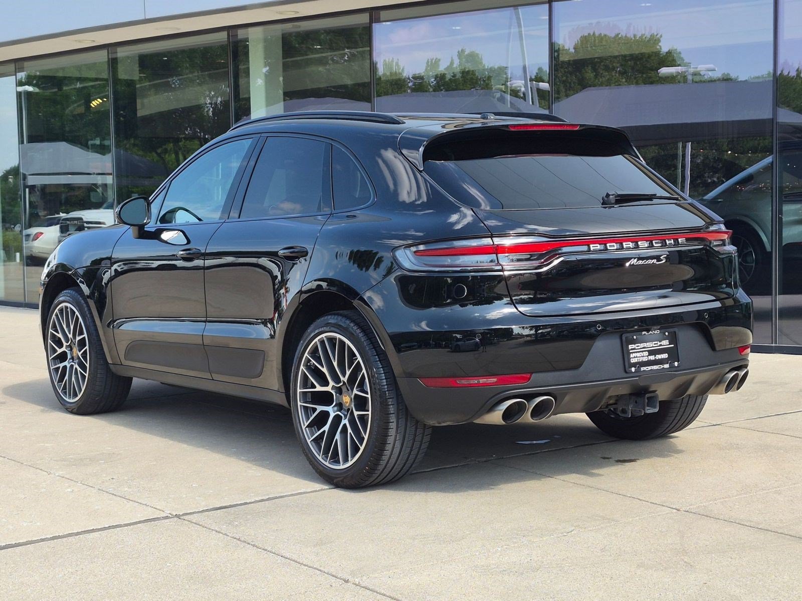 Certified 2021 Porsche Macan S AWD/4WD image 3