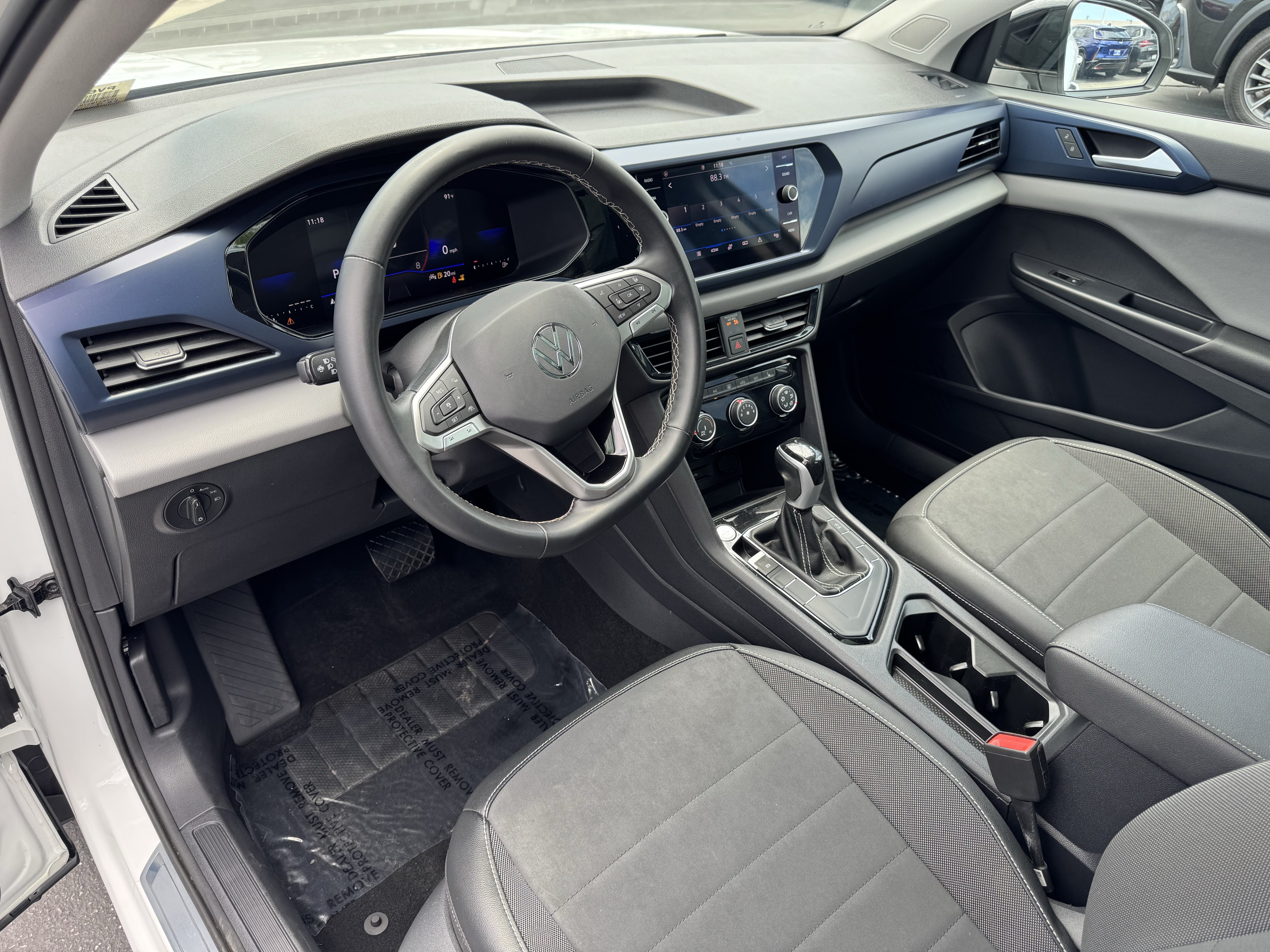 Used 2023 Volkswagen Taos SE w/ Panoramic Sunroof Package FWD image 16