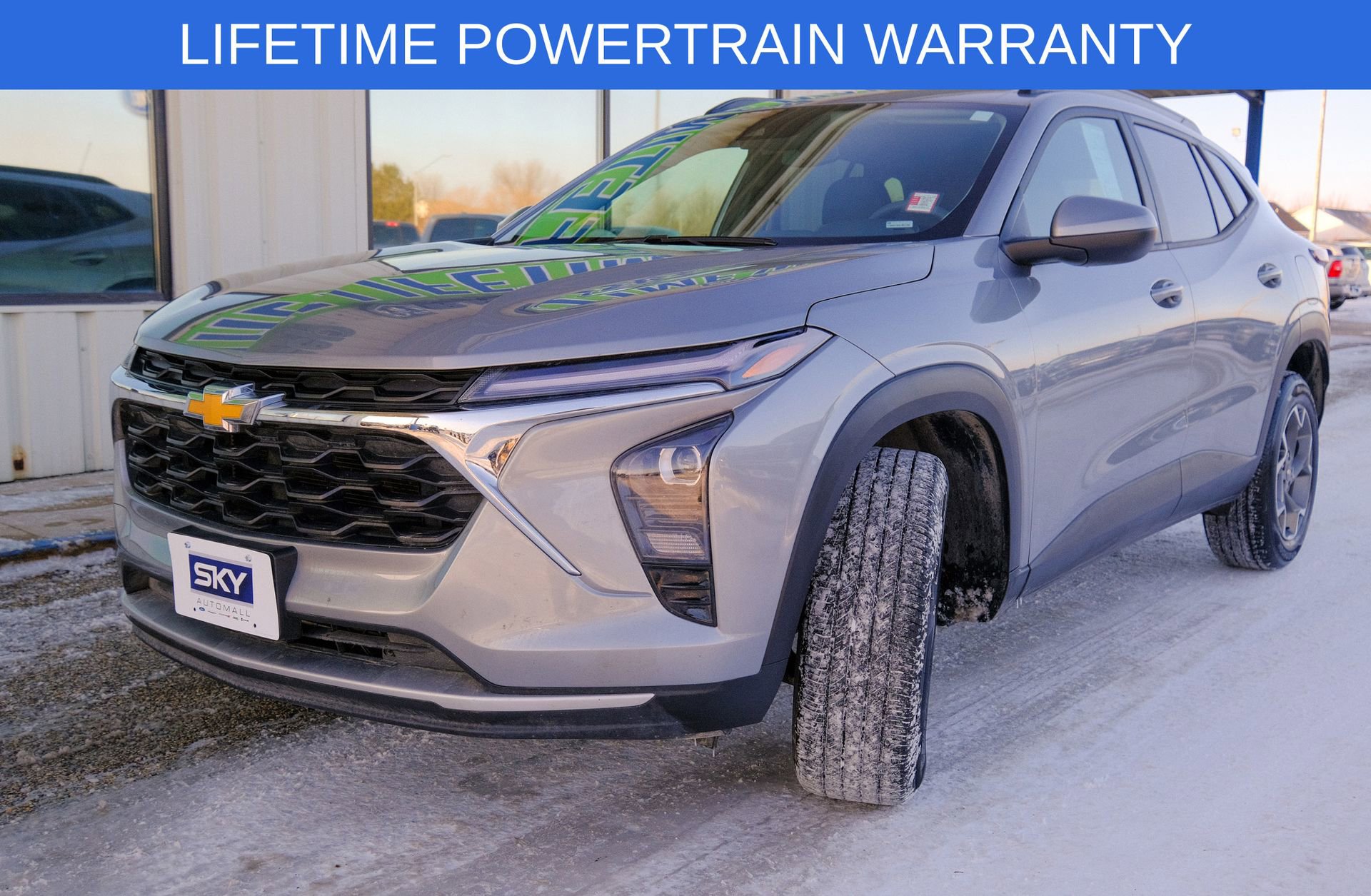 Used 2025 Chevrolet Trax LT image 1