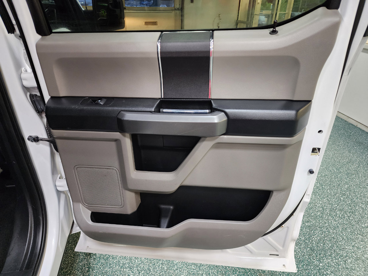 Used 2016 Ford F150 XLT image 23