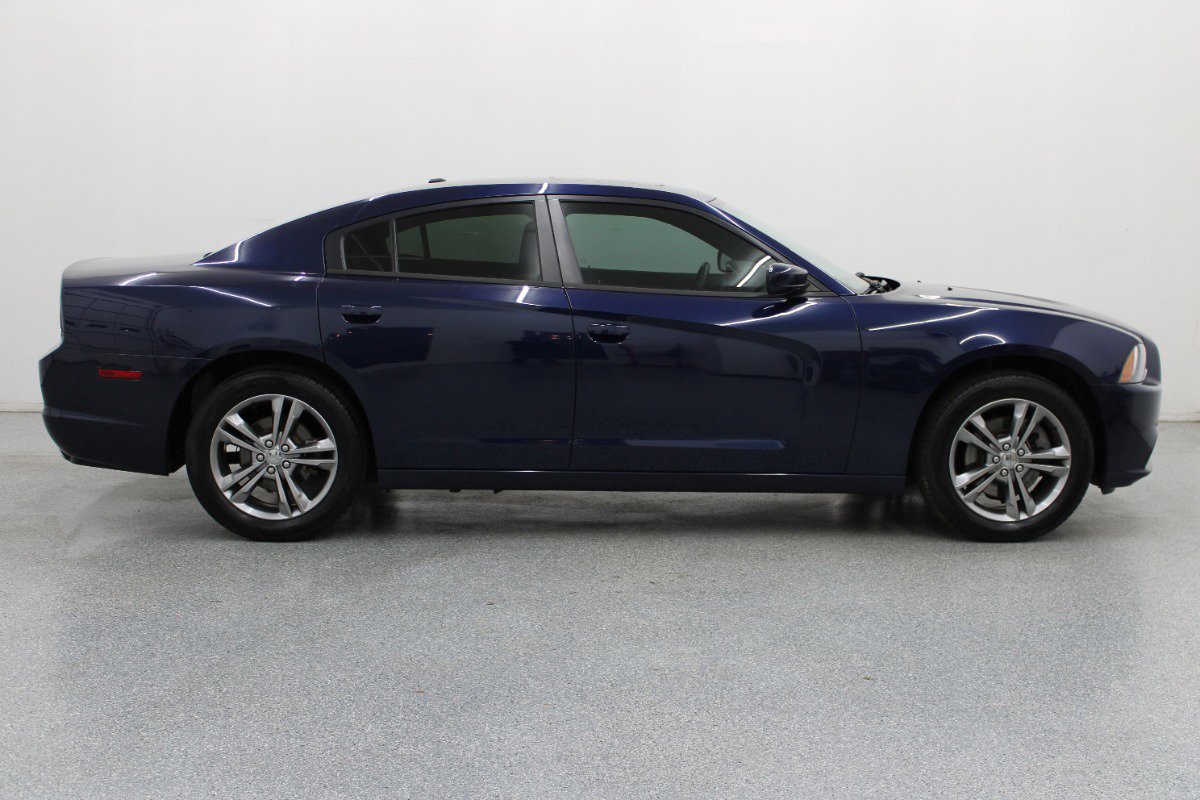 Used 2014 Dodge Charger SXT Plus image 2