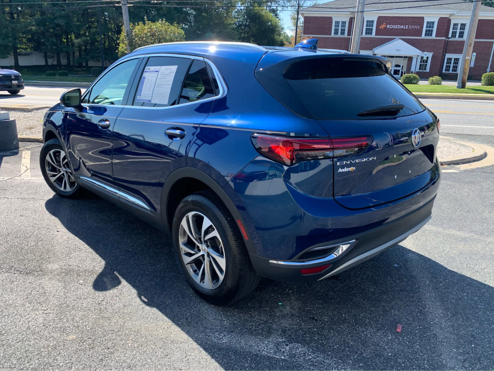 Used 2022 Buick Envision Essence w/ Safety Package image 3
