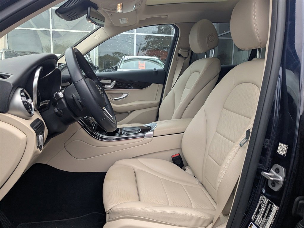 Used 2022 Mercedes-Benz GLC 300 image 2