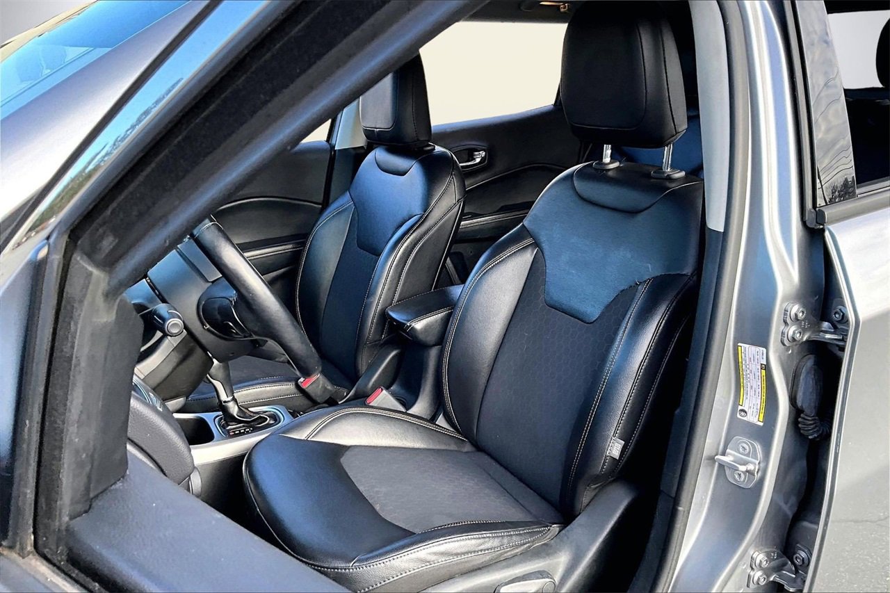 Certified 2019 Jeep Compass Latitude w/ Cold Weather Group image 18