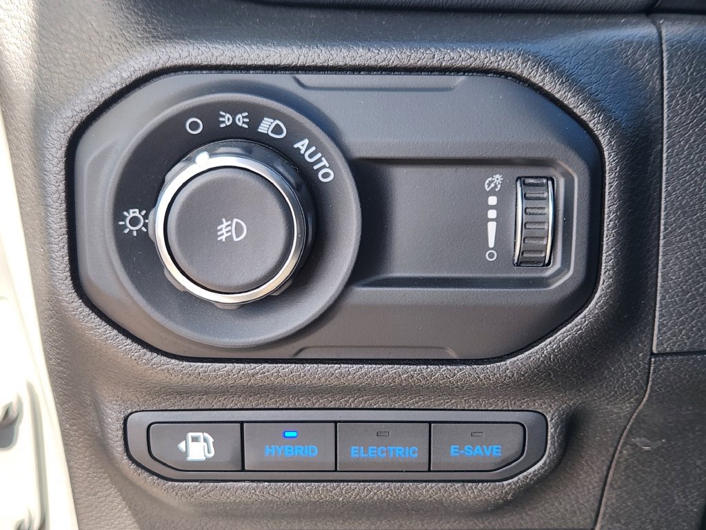 Used 2023 Jeep Wrangler Unlimited Sahara w/ Cold Weather Group AWD/4WD image 13