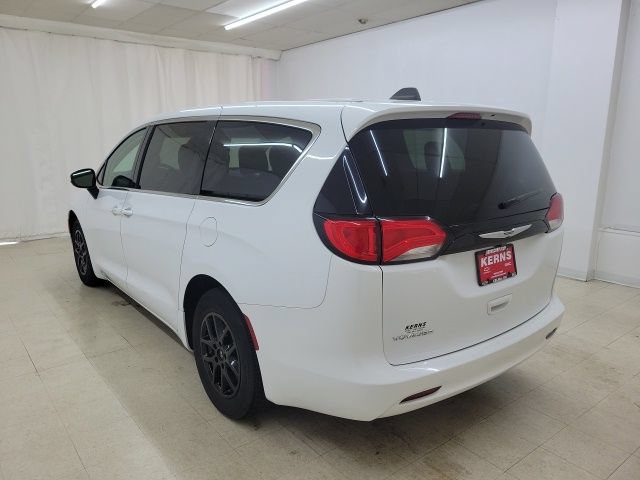 Used 2023 Chrysler Voyager LX FWD image 8