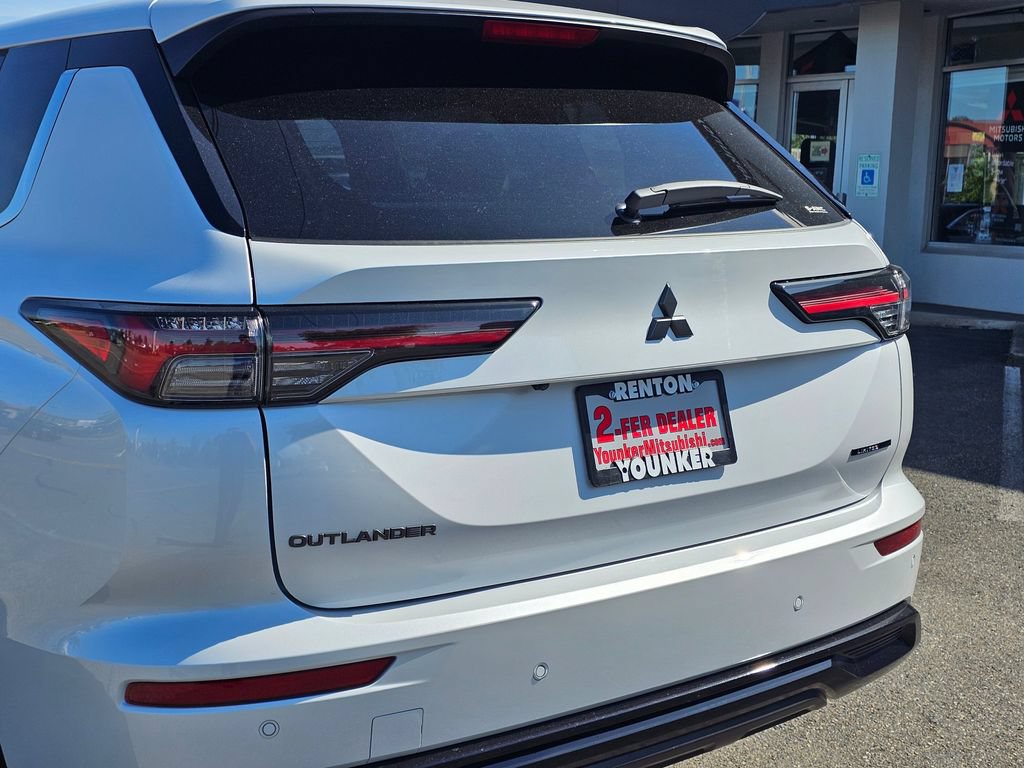 New 2026 Mitsubishi Outlander LE AWD/4WD image 10