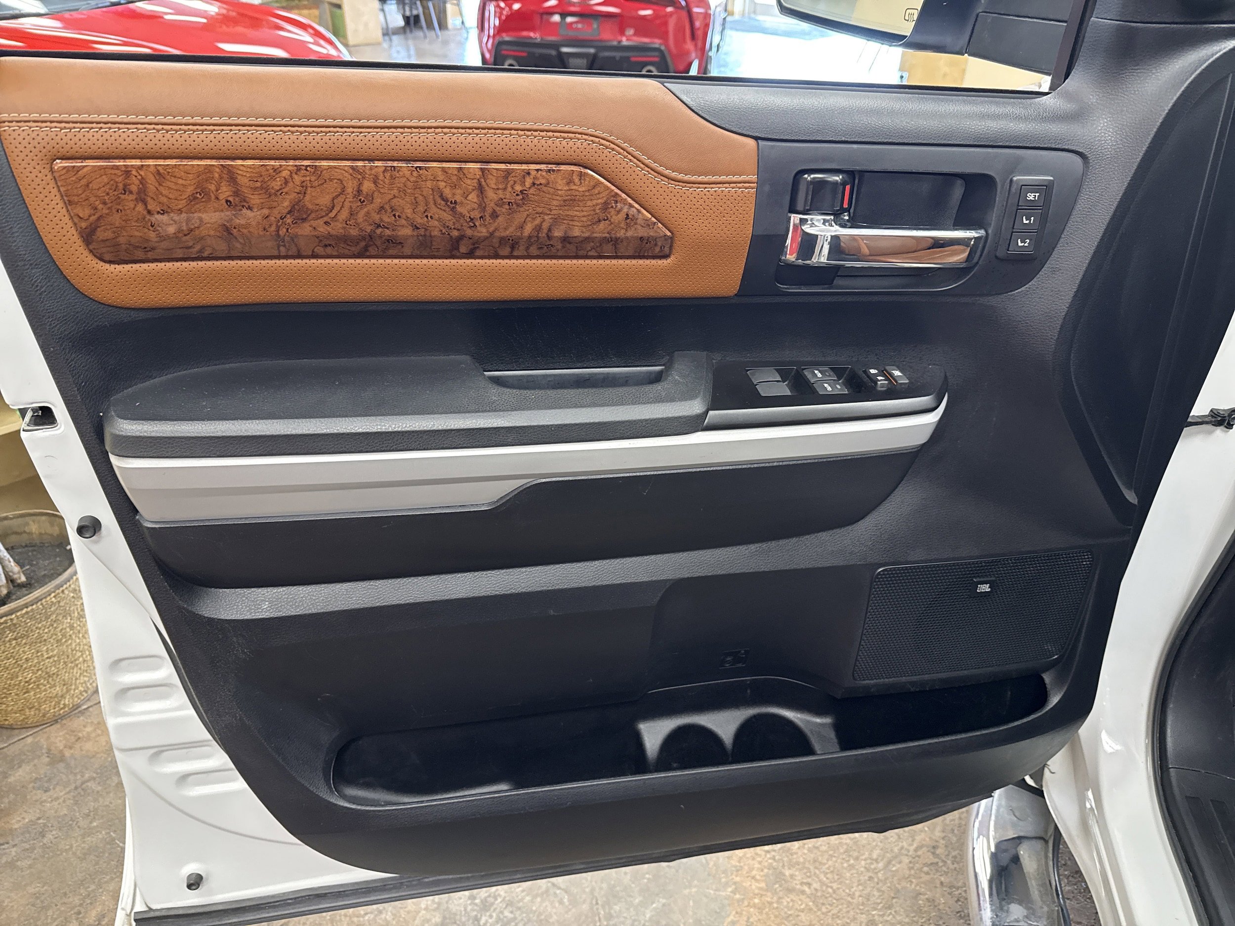 Used 2018 Toyota Tundra Platinum AWD/4WD image 24