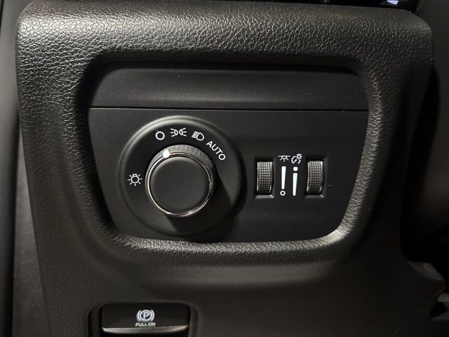 Used 2025 Jeep Grand Cherokee Laredo w/ Trailer Tow Package image 6