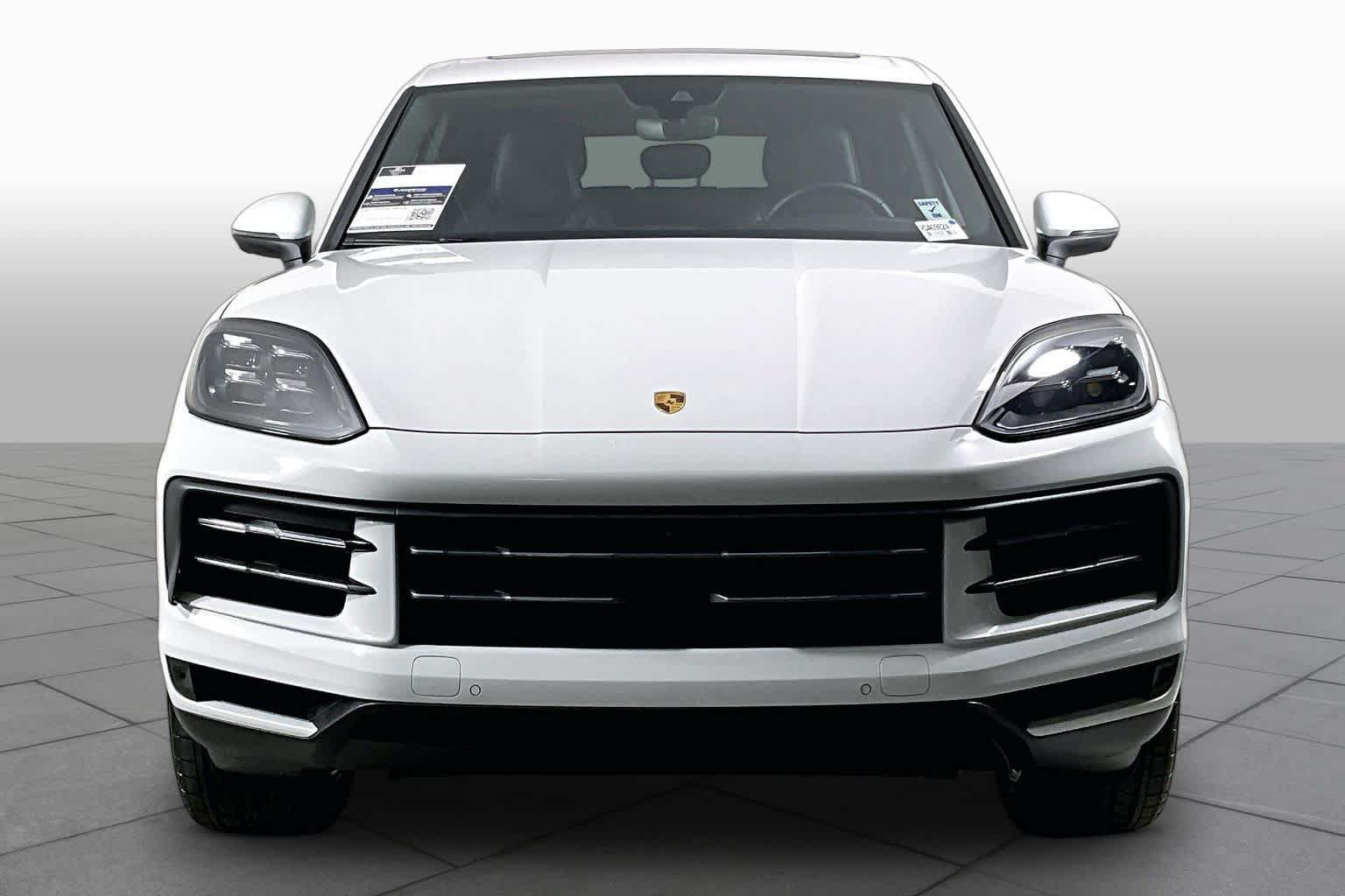 Used 2024 Porsche Cayenne AWD/4WD image 3