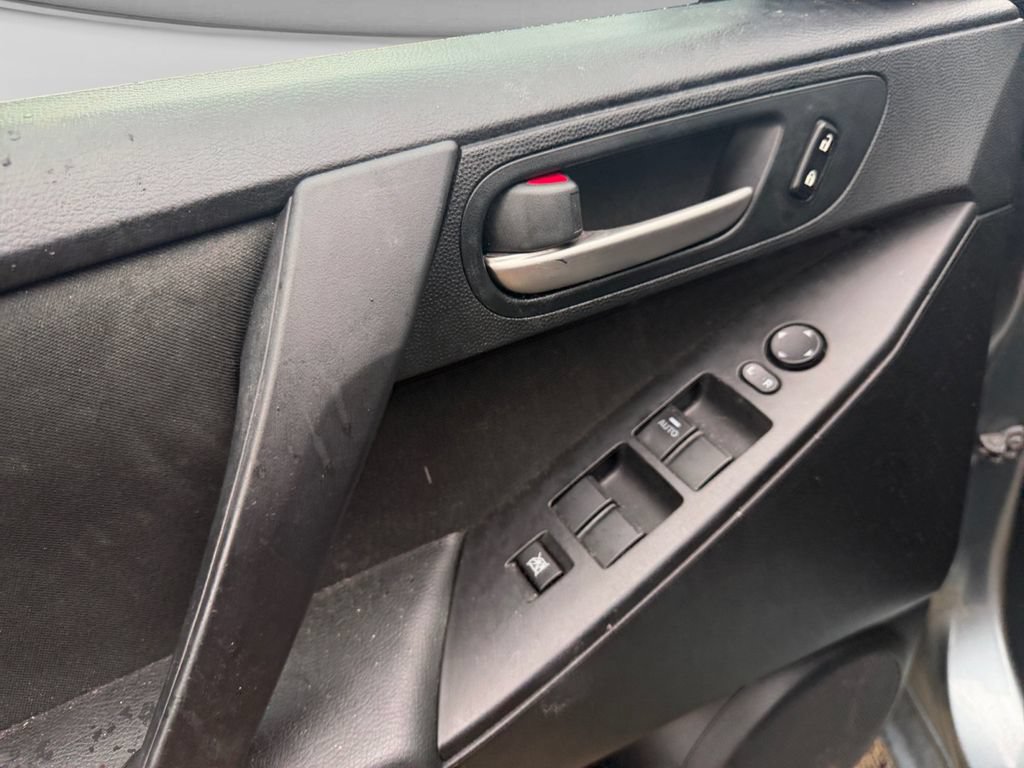 Used 2012 MAZDA MAZDA3 i Touring FWD image 19