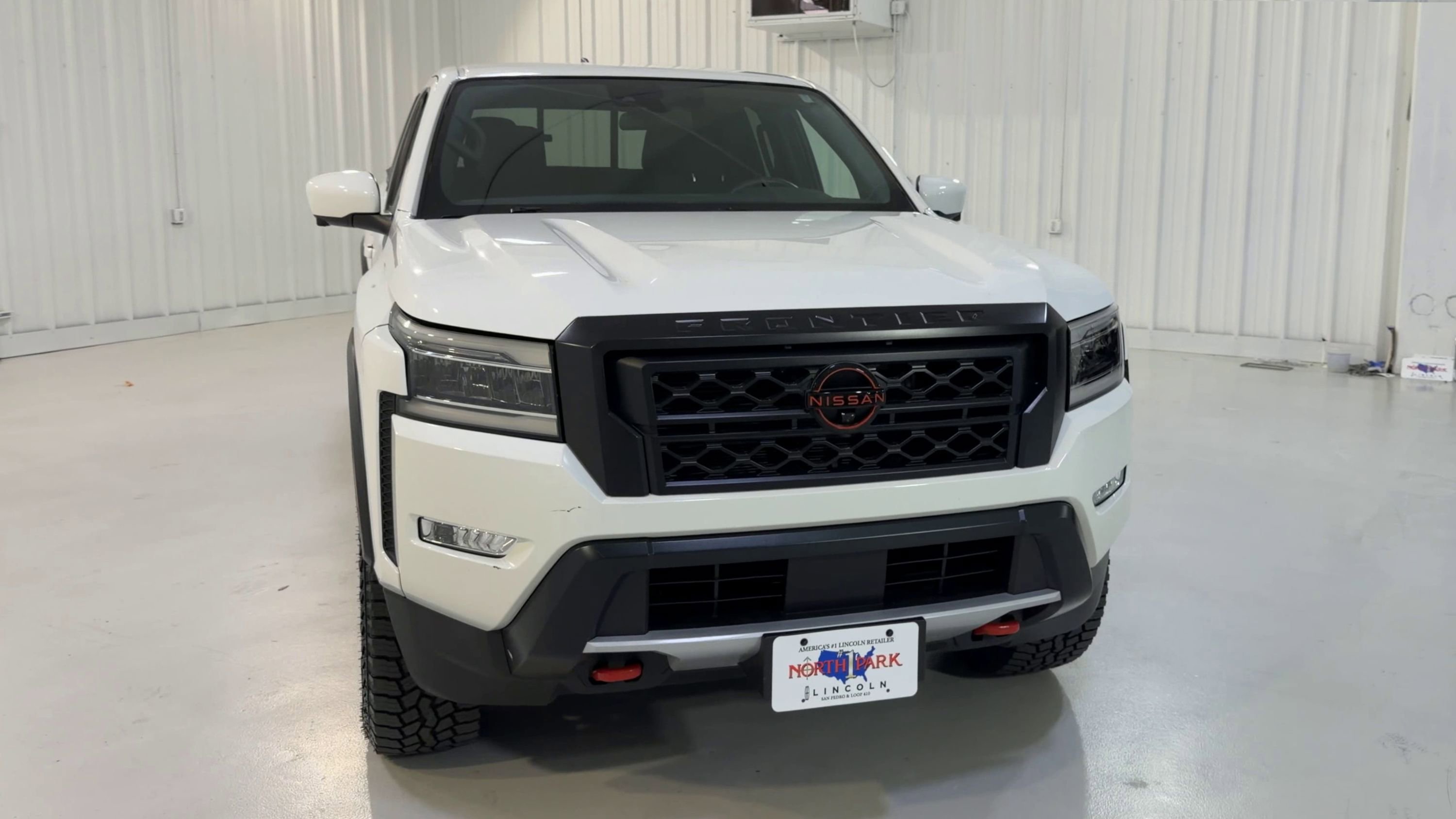 Used 2022 Nissan Frontier Pro-X RWD image 4