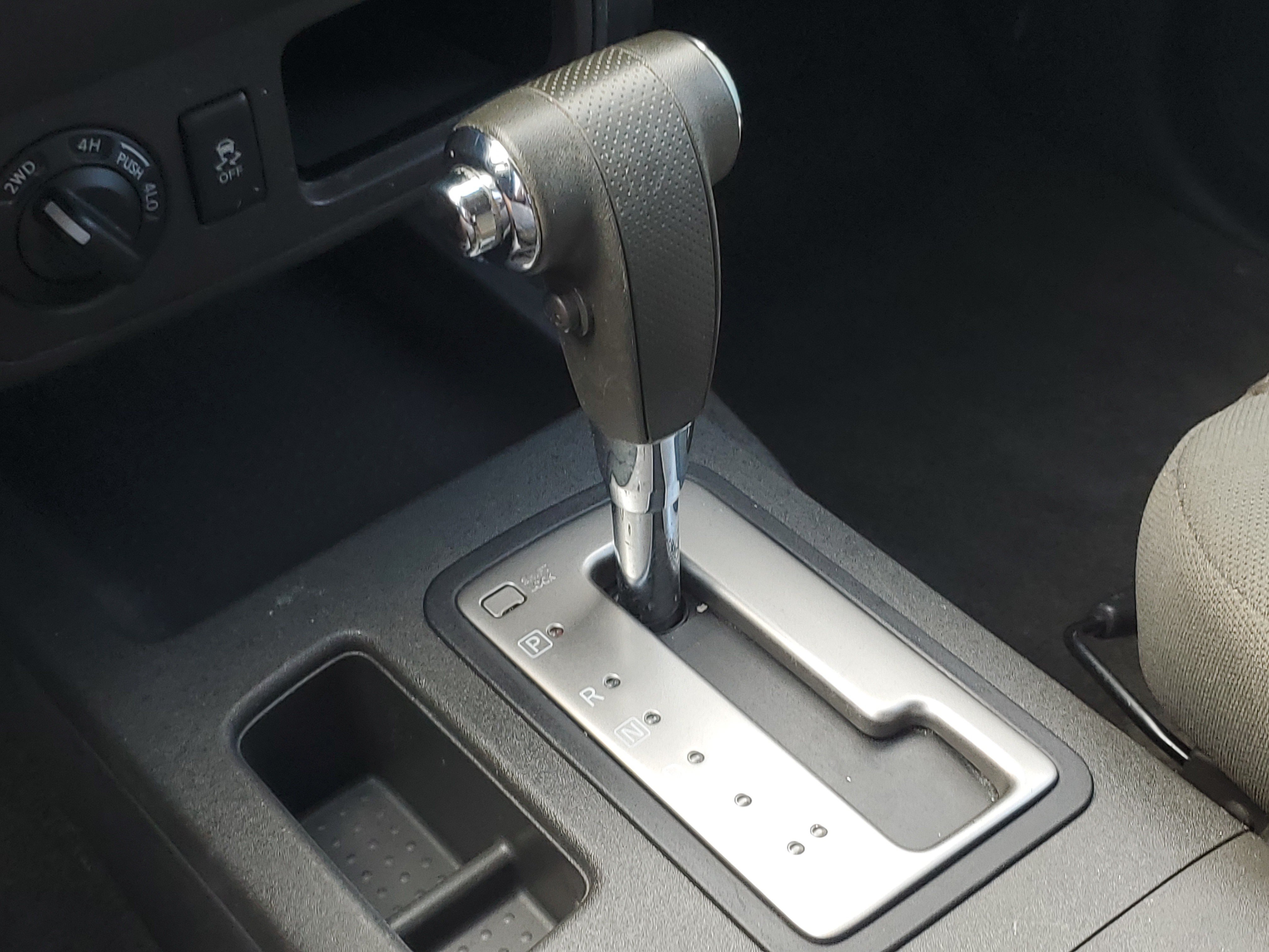 Used 2015 Nissan Frontier SV AWD/4WD image 25