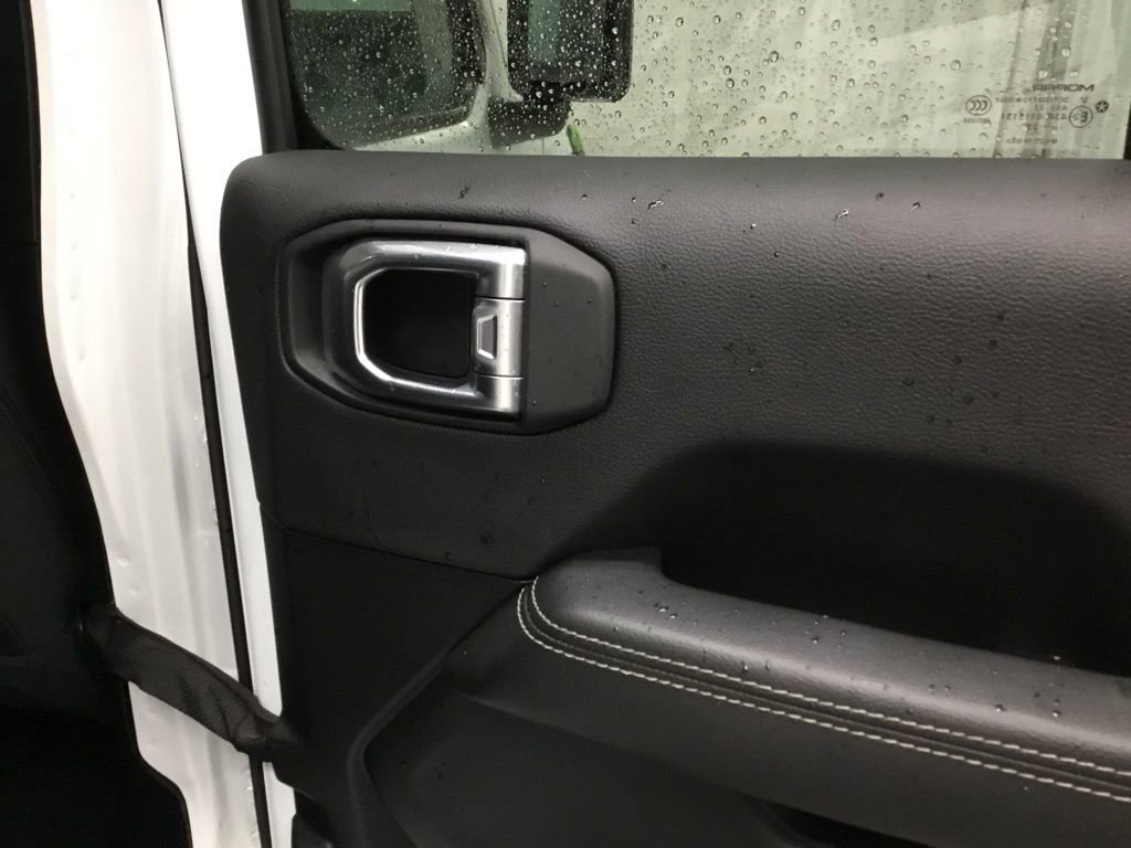 Used 2023 Jeep Wrangler Sahara image 18