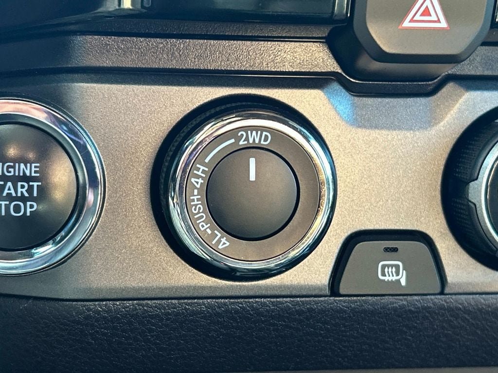 Used 2018 Toyota Tacoma TRD Sport AWD/4WD image 26