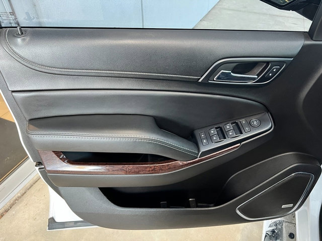 Used 2017 GMC Yukon XL SLE w/ SLE Value Package image 16