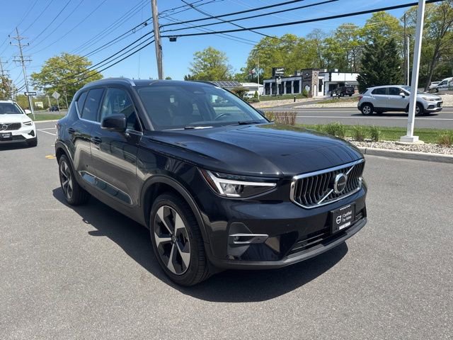 Certified 2025 Volvo XC40 B5 Plus AWD/4WD image 6