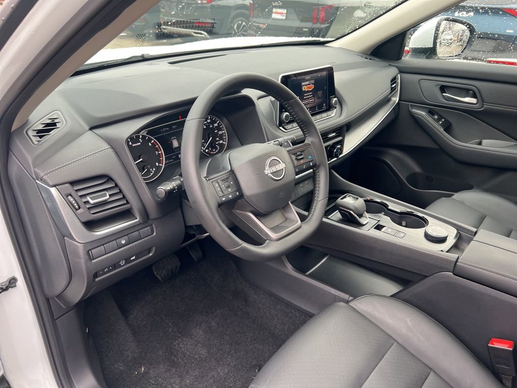 Certified 2026 Nissan Rogue SV w/ SV Premium Package image 6