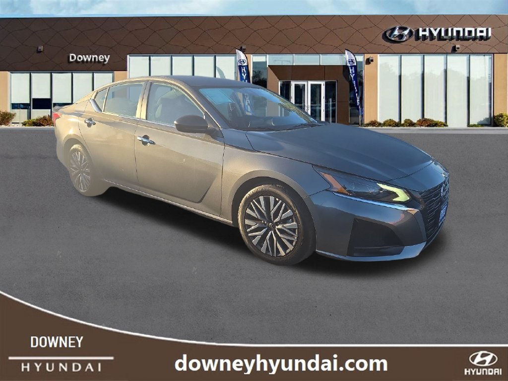 Used 2025 Nissan Altima 2.5 SV FWD image 7